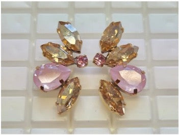 Oorbellen met gouden en roze kristallen in bladvorm