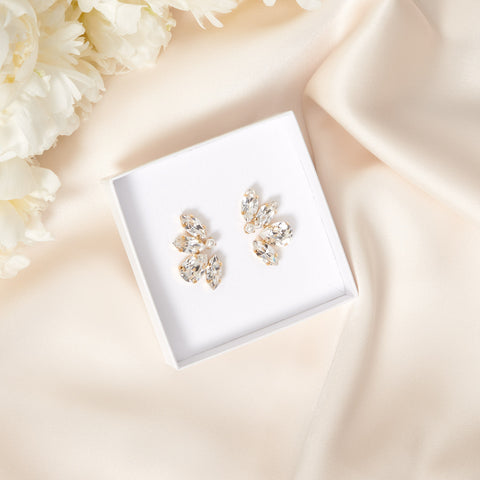 Earrings with crystals and leaf-shaped pearl