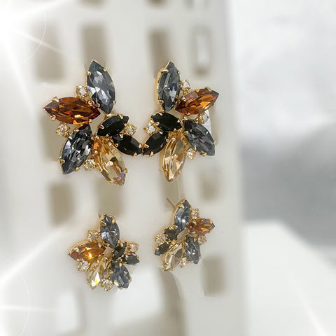 Kleine oorknoppen bezet met 10 kristallen