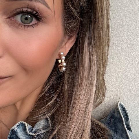 Wide hoop earrings set with pearls (s)