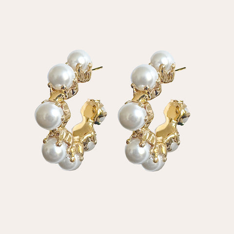 Wide hoop earrings set with pearls (s)