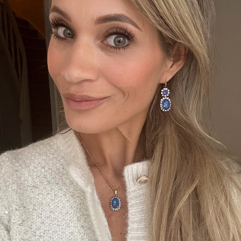 Blauwe oorhangers met glimmende kristalletjes