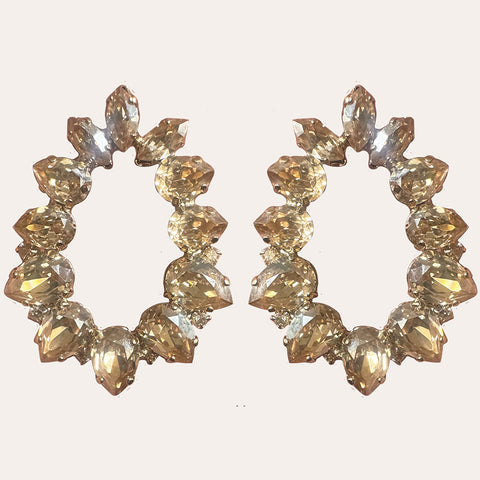 Stud earrings with soft blue crystals and a pearl