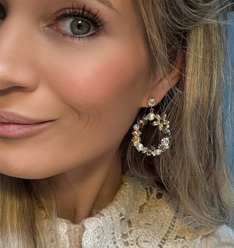 Oorstekers met ronde gouden/zwarte hanger