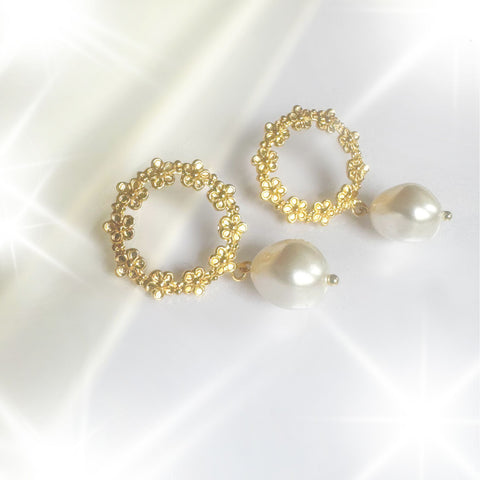 Bloem-oorstekers met parels