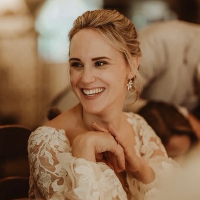 Oorhangers met bloemen van zilver kristal en een pareltje
