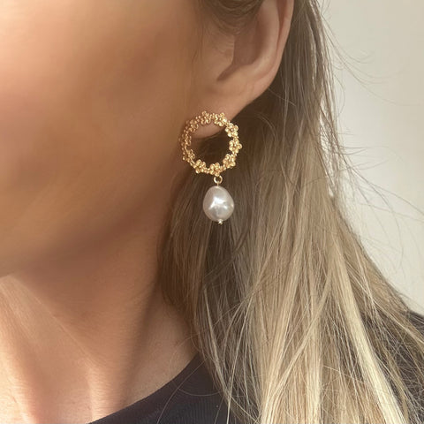 Bloem-oorstekers met parels