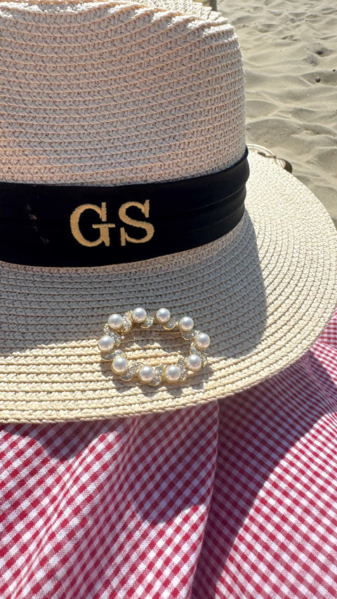 Golden brooch with pearls