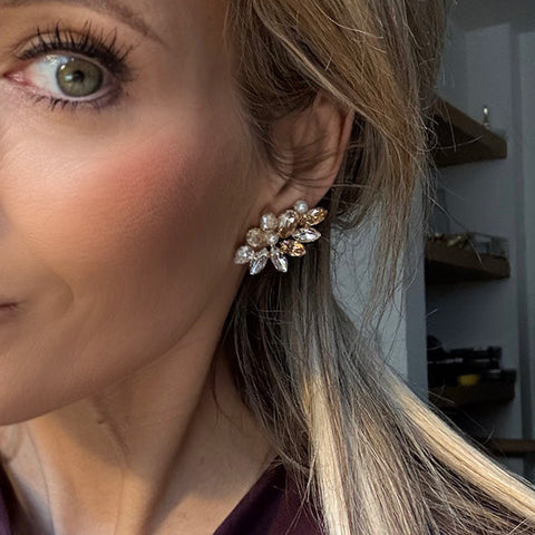 Oorklimmer (L) met kristallen en parels – statement oorbel