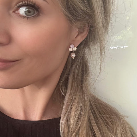 Stud earrings with blue crystals and a pearl