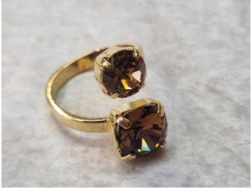 Green earrings with shiny crystals