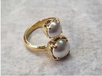 Ring met twee parels