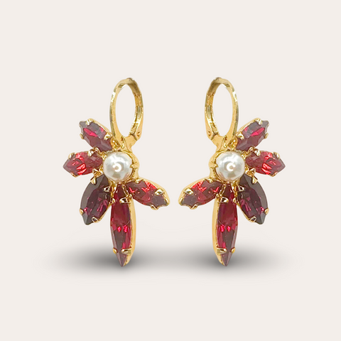 Oorhangers met bloemen van rode kristallen en een pareltje