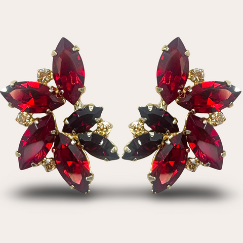 Grote oorknoppen bezet met 10 rode kristallen