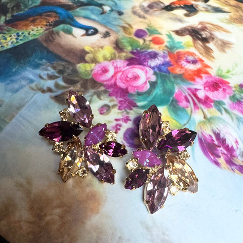 Grote paarse oorknoppen bezet met 10 kristallen