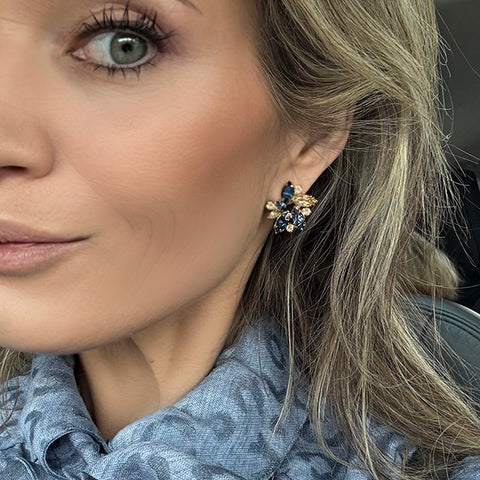 Chique donkerblauwe oorstekers met Swarovski