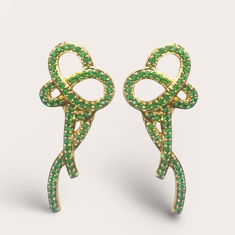 Strik oorstekertjes bezet met groene steentjes