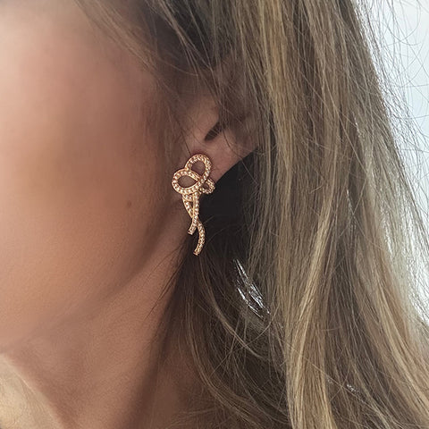 Strik oorstekertjes bezet met groene steentjes