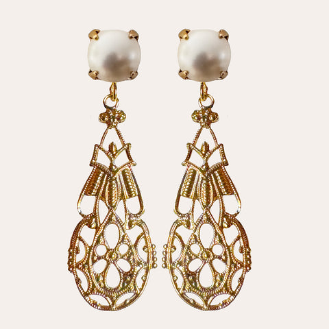 Parel-oorsteker met gouden ornament-hanger