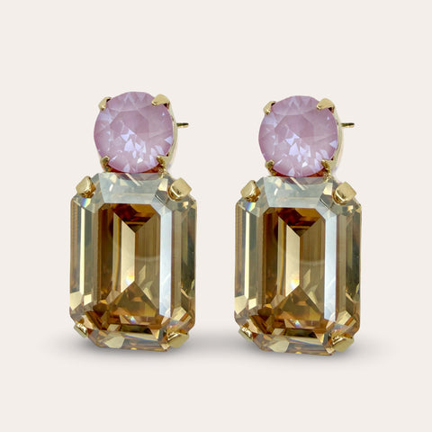 Roze met gouden Swarovski oorstekers met zachtroze steen en grote champagnegouden kristal in goud