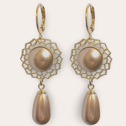 Oorhangers met ornamentje en Mokka pareltjes