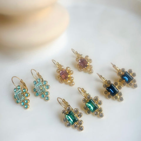 Oorhangers met felblauwe kristal