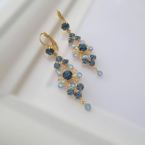 Oorhangers met blauwe steentjes