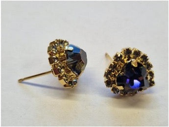 Zwarte hartjes oorknopjes met Swarovski kristallen