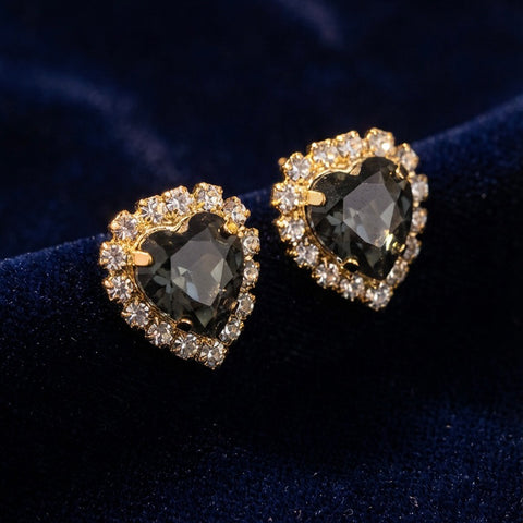 Zwarte hartjes oorknopjes met Swarovski kristallen