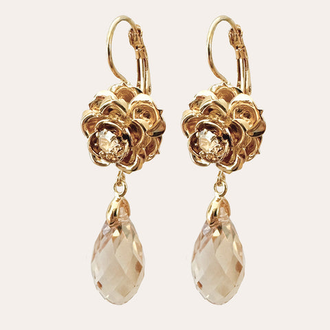 Oorhangers met bloem en gouden kristaldruppel