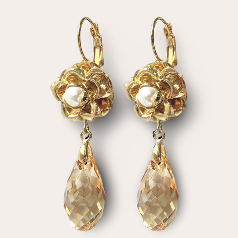 Oorhangers met bloem, parel en gouden kristal