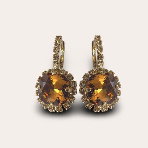 Oorhangers met bruine kristallen