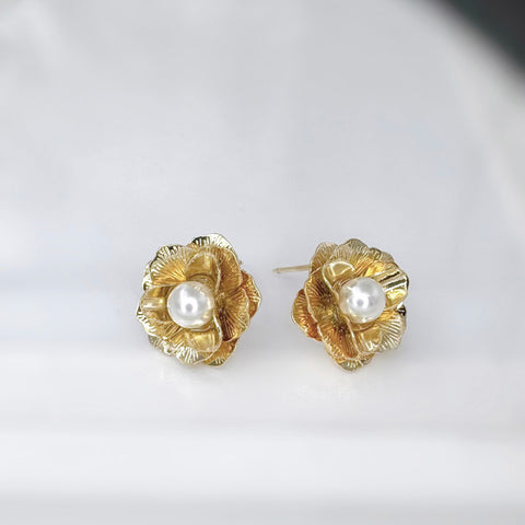 Bloem-oorknoppen met pareltje (s)