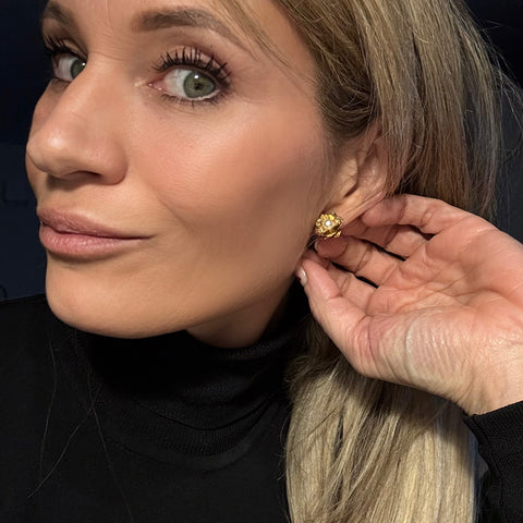 Bloem-oorknoppen met pareltje (s)