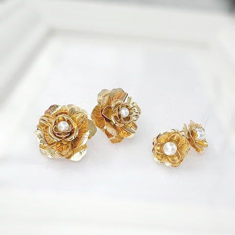 Bloem-oorknoppen met pareltje (s)