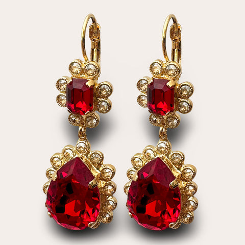 Koninklijke oorhangers met rode Swarovski-stenen
