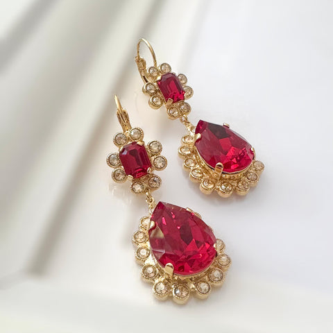 Koninklijke oorhangers met rode Swarovski-stenen