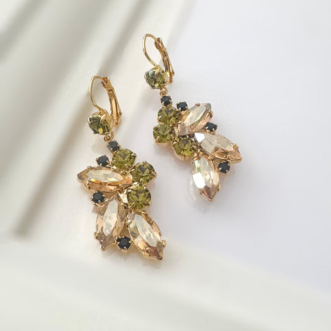 Notify me: Oorhangers met gouden en olijfgroene kristallen