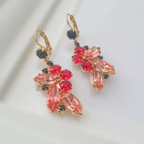 Oorhangers met rode en peach Swarovski-stenen