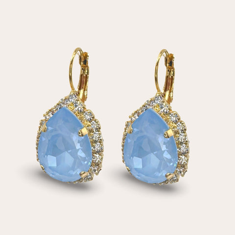 Oorhangers met grote, lichtblauwe druppel