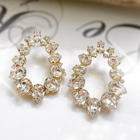 Stud earrings with soft blue crystals and a pearl