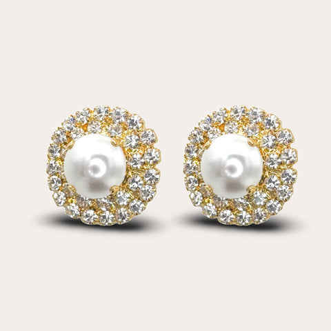 Flower stud earrings with pearls