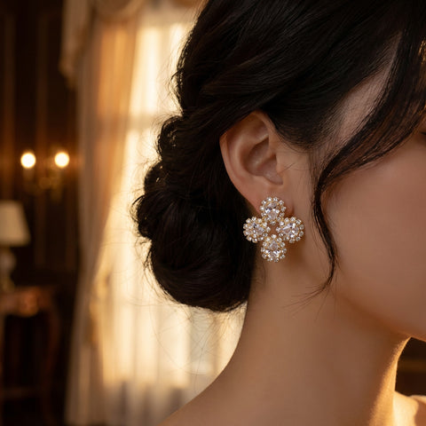 Statement oorstekers klavertje vier met Swarovski hartjes