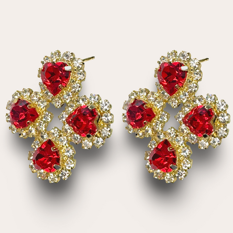 Statement oorstekers klavertje vier met rode Swarovski hartjes