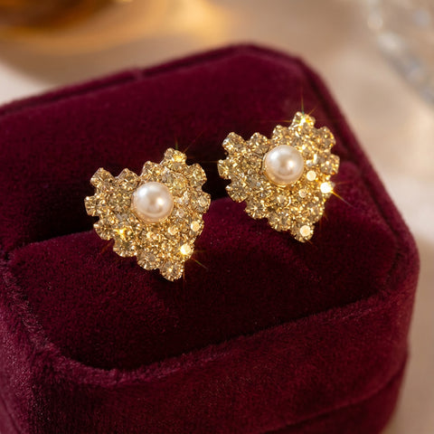 Luxe gouden oorbellen met hartje, parel & Swarovski kristallen