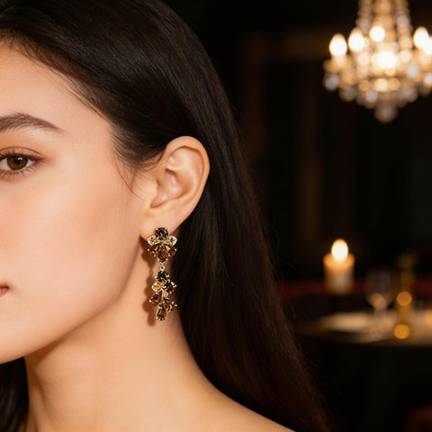 Lange bruine oorhangers met Swarovski kristallen