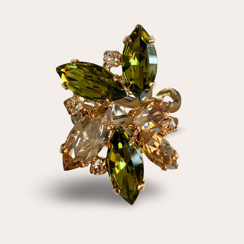 Ring bezet met olijfgroene kristallen