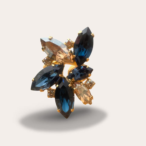Ring bezet met 10 donkerblauwe en gouden kristallen