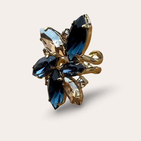 Ring bezet met 10 donkerblauwe en gouden kristallen