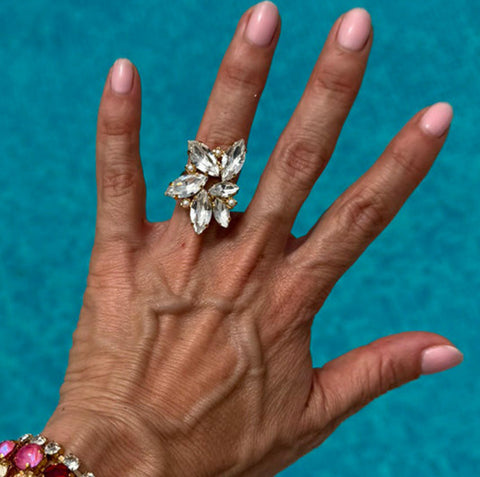 Ring with 10 brown crystals